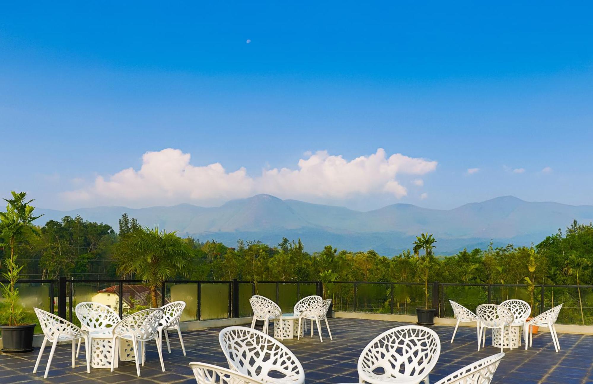 The Grand Retreat - Chikmagalur Hotel Buitenkant foto